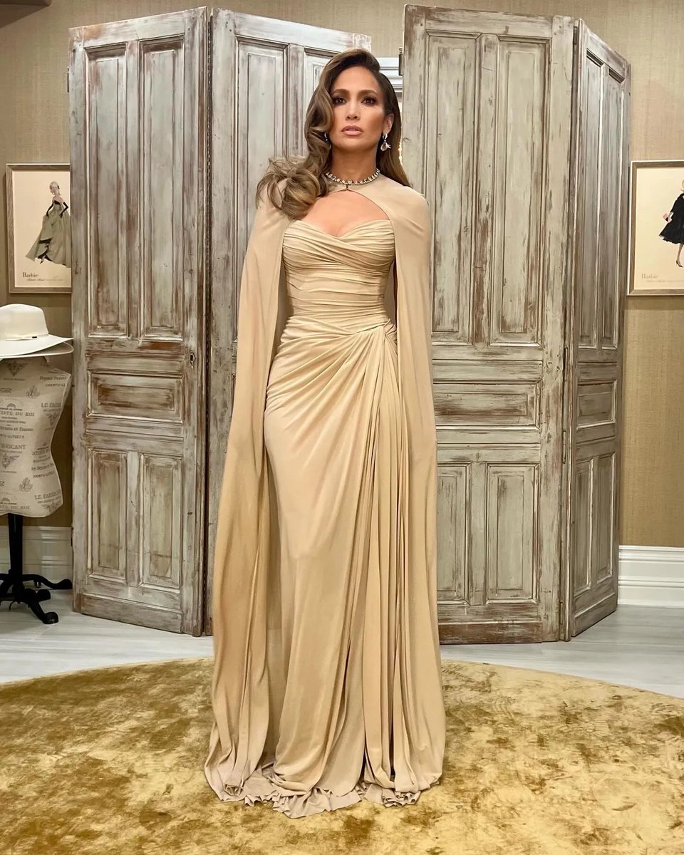 Jennifer Lopez Glows Like a Goddess in a Monique Lhuillier Cape Gown for The Hispanic Federation Gala 🌟 @JLo 

#JLo #JenniferLopez #MoniqueLhuillier #fashion #fashiontrends #Fashionista #fashionstyle #fashiongram #FashionIcon #FashionLove #style #StyleQueen #StyleGoals #styles