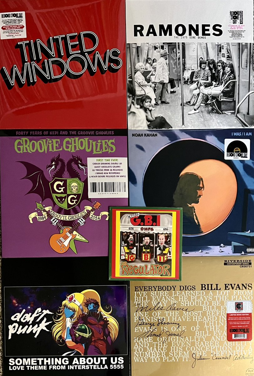RezinBryan's tweet photo. @RockSolidShow You have to visit @RockNRollLand1 in Green Bay next @recordstoreday!  A cold 32 degrees in line but worth it! https://t.co/Ly3NmWwAEd
