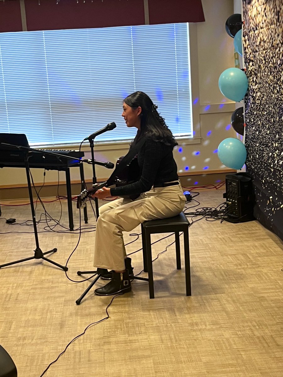 socialsgoddess's tweet photo. Such a good day today as @BNSS Leaders and Mentors performed for seniors at the Swedish Canadian Rest Home in Burnaby. 

Let’s remember how many amazing teens are out there doing good things and making a positive impact in their communities. Because there are a LOT. #bced https://t.co/NkOtZpZIFv