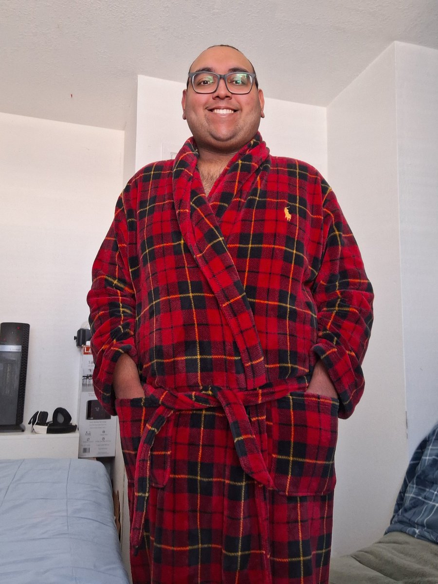 BrandonIsLewd's tweet photo. Cozy Robes ✨️ https://t.co/A6GyP9z2Im