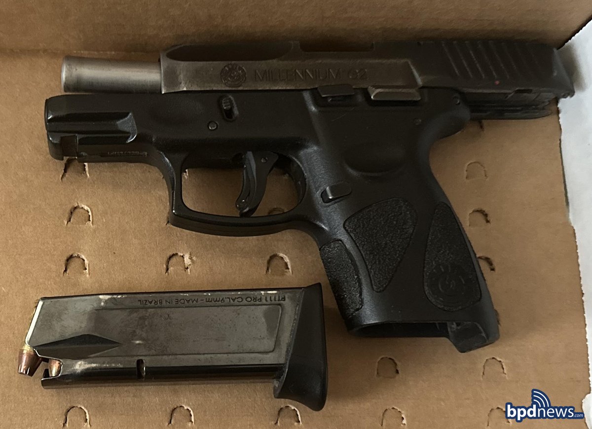 Firearm Recovered After Person with a Gun Call in Downtown police.boston.gov/2024/04/20/fir…