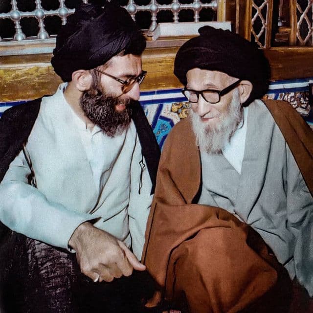 A Son’s Sacrifice: Sayyid Ali Khamenei’s Commitment to His Blind Father

Twenty years before his death, Sayyid Javad Khamenei, the father of Sayyid Ali Khamenei, was diagnosed with cataracts, a disease that causes blindness. At that time, Sayyid Ali was pursuing his studies in