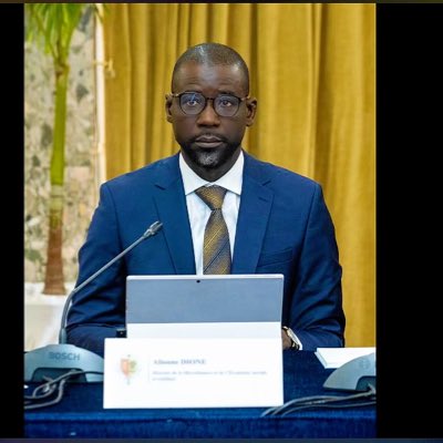 dr_aliounedione's tweet photo. « Nous sommes conscients de la lourde responsabilité qui pèse sur nos épaules. Et nous nous engageons à ne ménager aucun effort pour rendre le peuple du Sénégal fier de ses dirigeants à travers le redressement de notre économie. Telle est notre mission » https://t.co/oFqZamP0Js