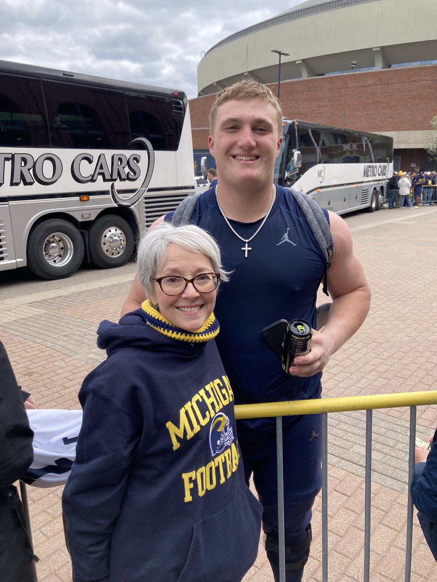 53 BLUE! 🔵

Spring Game

#GoBlue💛💙〽️🏈