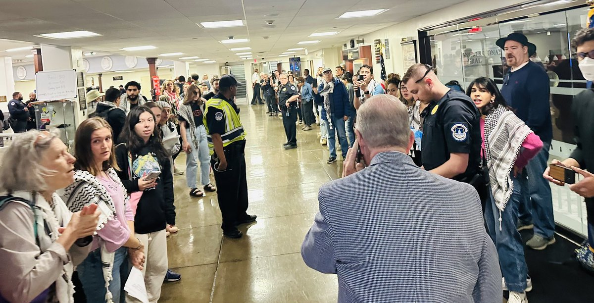 Pro-Hamas supporters lined up this morning on the way to the House vote. “…CUFI, I am confident we wouldn’t be here without your fly-in.” @RepTonyGonzales