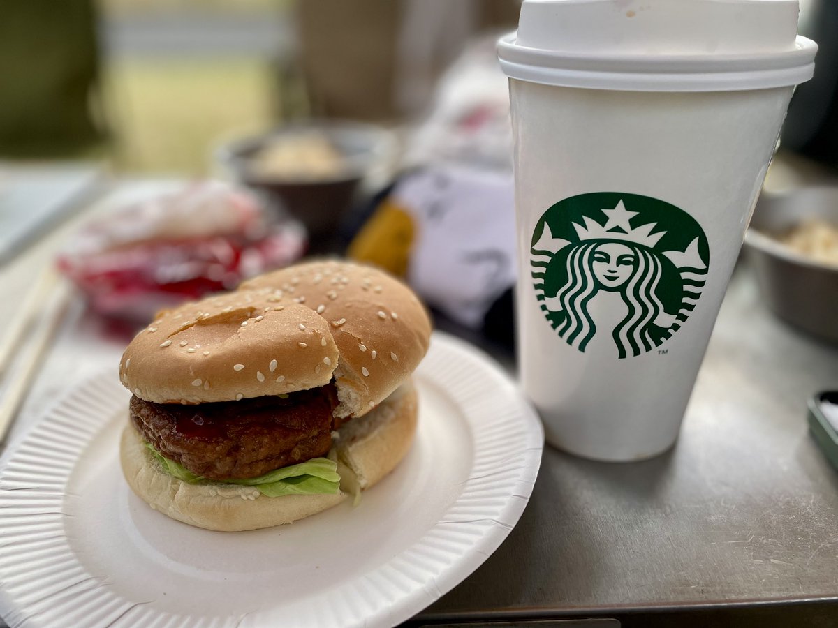 BENSANcamp's tweet photo. マルシンハンバーガーで朝ごはん

#マルシンハンバーグ 
#キャンプ飯 
#朝ごはん https://t.co/43qfvcHqwC
