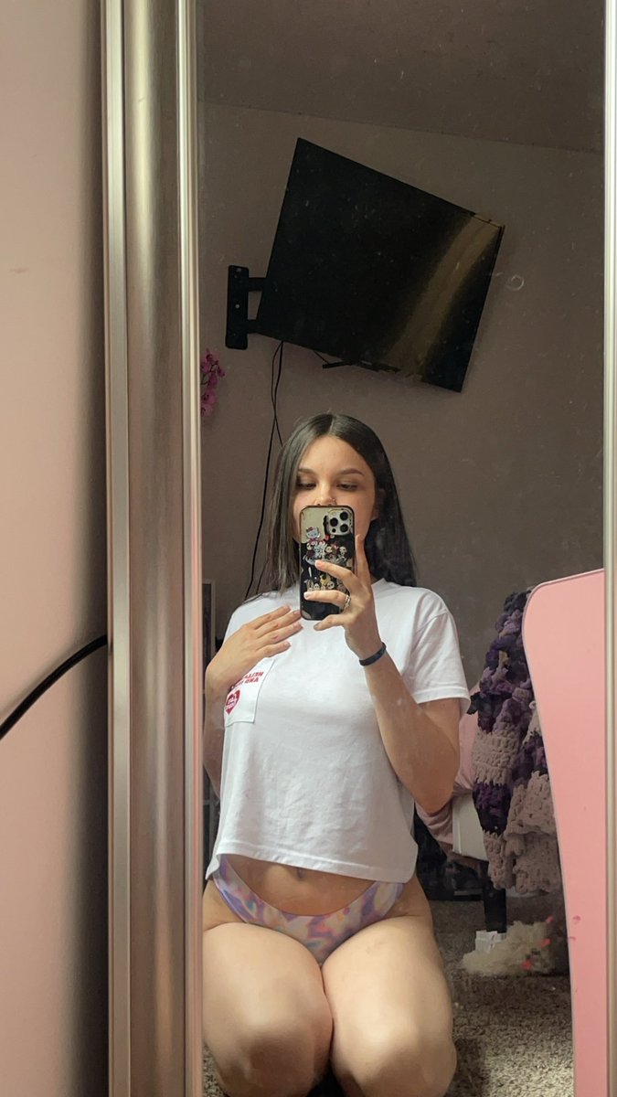Lexidivine7's tweet photo. Young cash brats run your life.

I mean ruin.

I mean both.

findom femdom paypig https://t.co/CBRYdDUuJk
