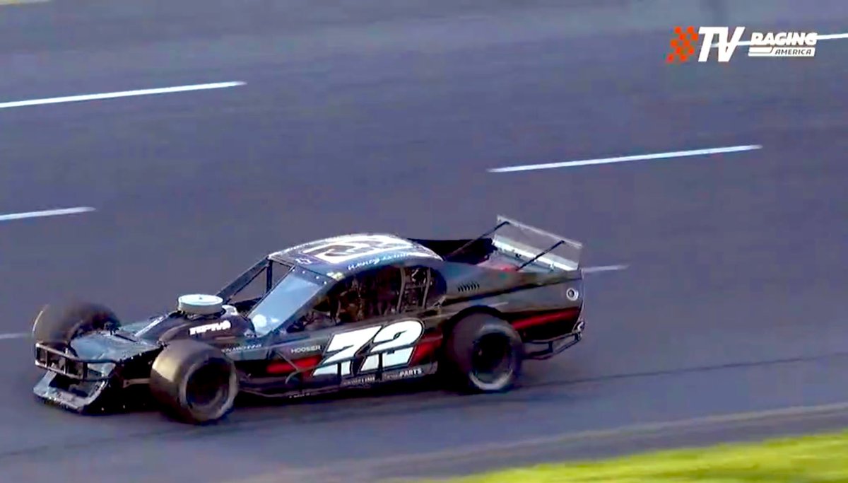 Awesome to be able to catch the @RoCModSeries opener at Mahoning Valley Speedway tonight on @RacingAmerica here in Alabama. The Wentz Racing 72 got it done in the heat race, let’s see what the redraw entails. 75 Laps coming up 🏁