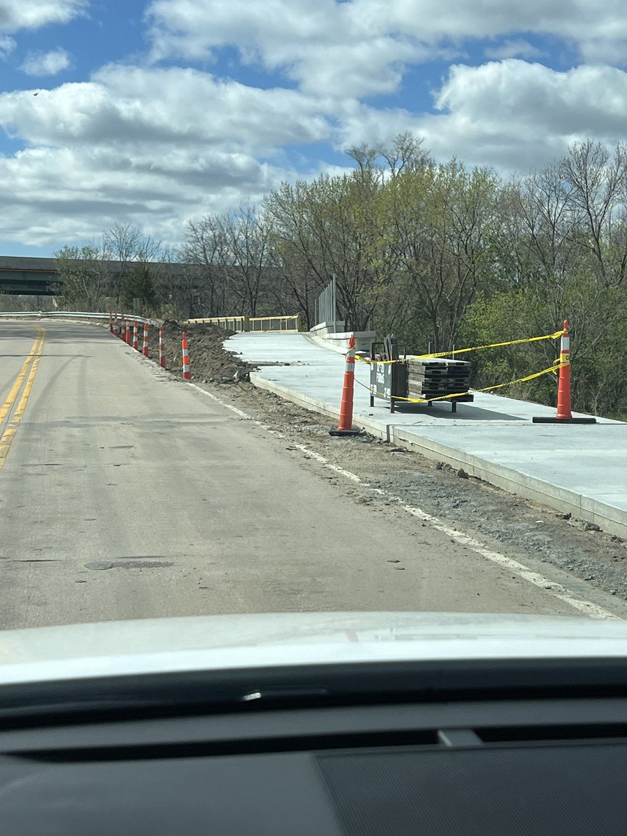 lautterback33's tweet image. Thank you @MayorStothert and @lake_cunningham for working together to finish the pathway from our neighborhood(s) to the lake. This pathway will make it safe for bikers and walkers to access the lake! 🚴‍♀️🚶🏼‍♀️👟👟
