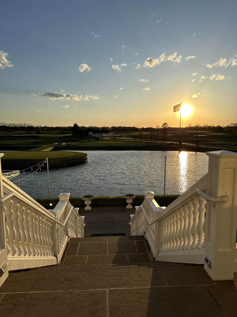 Picture Perfect Night ✨

#pictureperfect #sunsetpics #sunset #pictureperfectphotos #trumpgolf #golfcourses