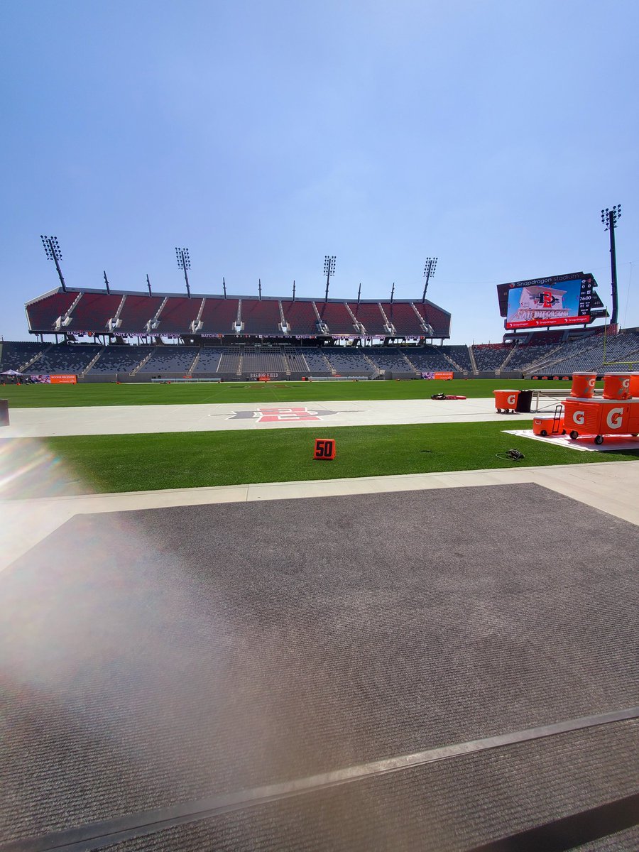 Domonick_Ruiz's tweet image. Had an amazing visit today at San Diego State Football @AztecFB‼️Enjoyed meeting the running backs coach @DarianLH3 and watching their spring game, can&apos;t wait to be back‼️#Aztecstrong #classof2025 @CoachBarro @CdS_Football @gridironarizona @SOAZFootball @JUSTCHILLY