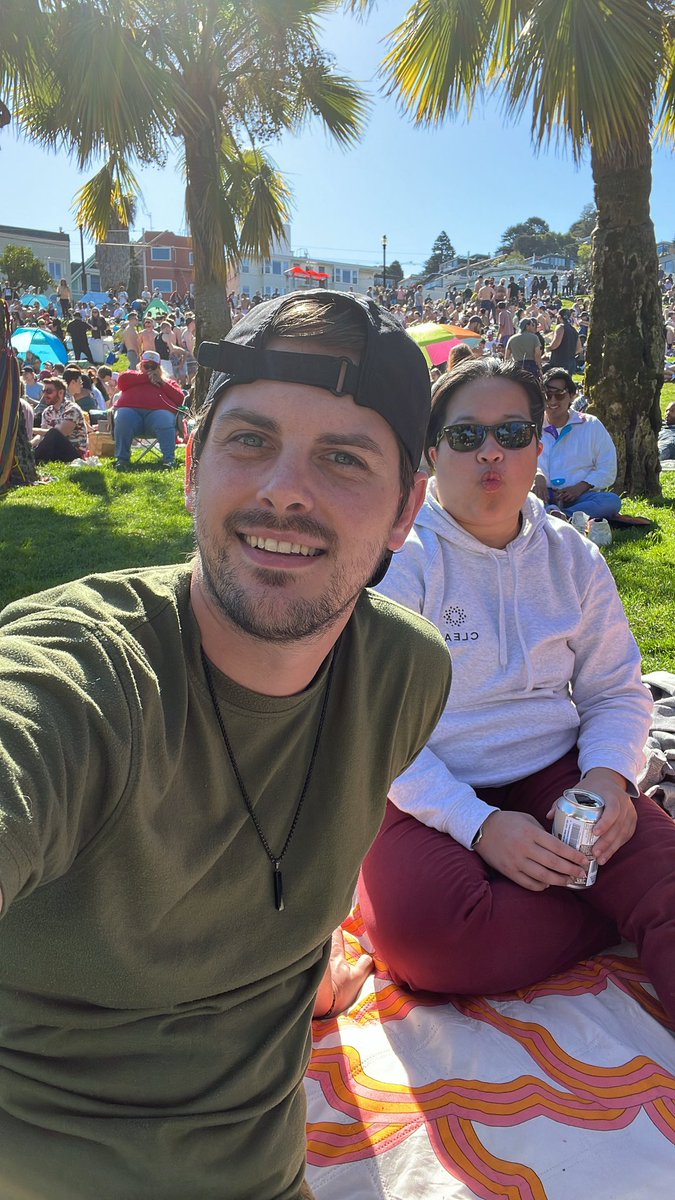 Dramallama2231's tweet photo. Happy Post Drag Race finale from good olโ gay beach! #DoloPark #SFLiving https://t.co/S1hVr1jTUP