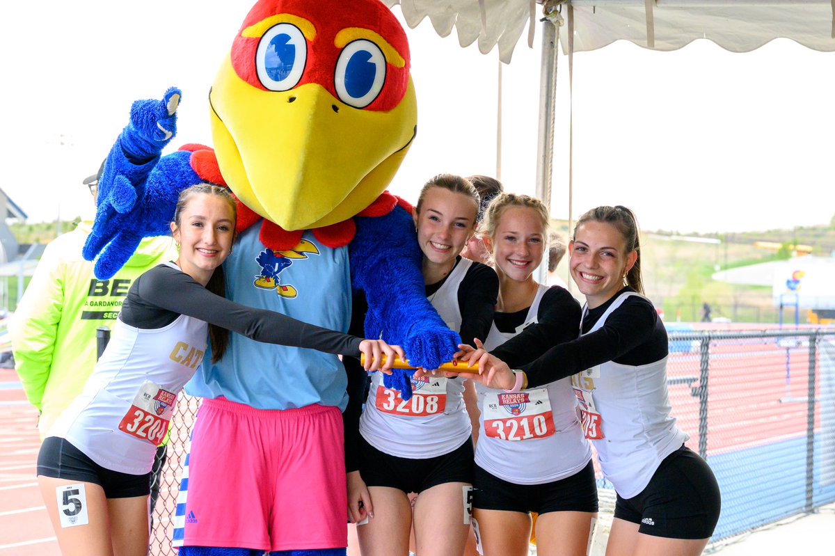dejuangjr's tweet photo. Congrats to the girls 4x400 for placing 7th &amp; Boys 4x100 placing 8th in the sunflower final🌻

Super proud of how these relays competed over the weekend 

@nat_hillebert @RaeNorth07 @WrenchElliot @jschrickel9 @Finn_Dunshee @liam_stegman @McgivernJackson &amp; Sofia https://t.co/TYekHYkrv9