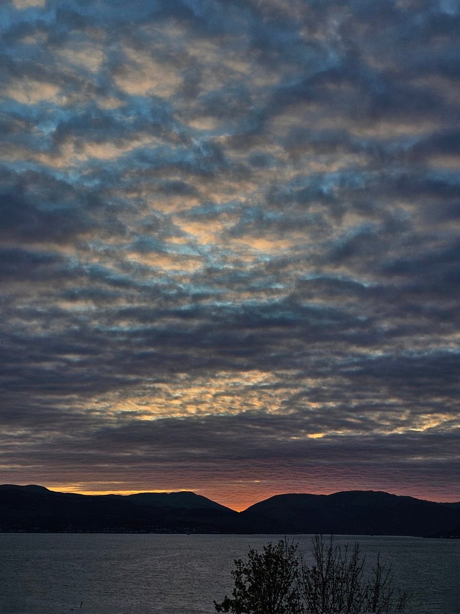 Gourock Sunset tonight.

Thanks to @StephenAHenry for the photo 📸

Discover Inverclyde 👇
discoverinverclyde.com

#DiscoverInverclyde #DiscoverGourock #Gourock #Scotland #ScotlandIsCalling #VisitScotland #ScotlandIsNow