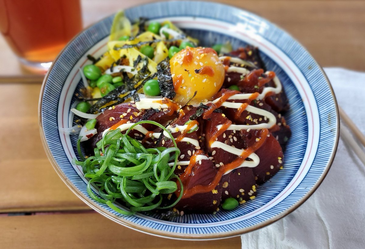 I had a productive Saturday and finishing it off with Soy cured Salmon over rice with quick pickled veg. Green peas, yellow carrots, onions, green onions from my garden.
✌️