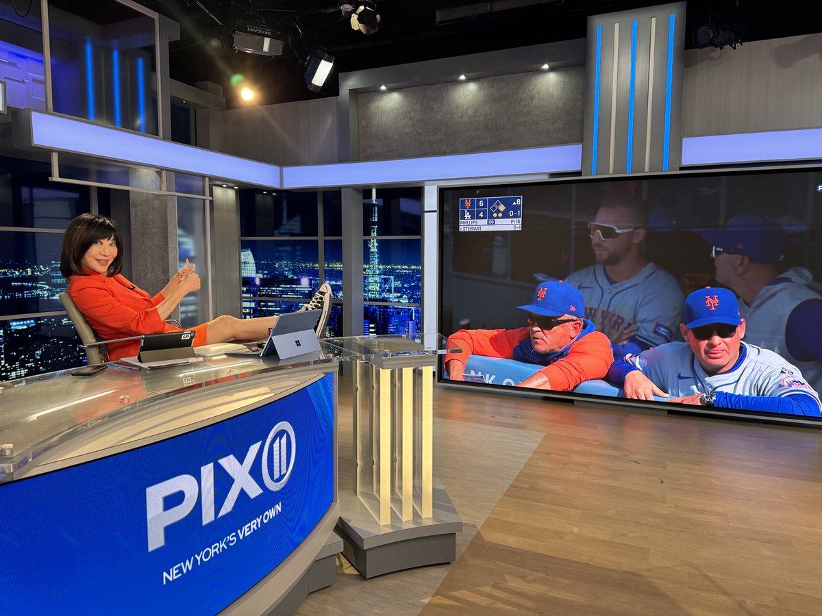 Rootin’ for the ⁦@Mets in the 8th⁩ as we wait to start ⁦@PIX11News⁩!!! Wearing my Mets colors😎😎anchorlife #fun #newyorkmets #gomets #playing #shoheiohtani