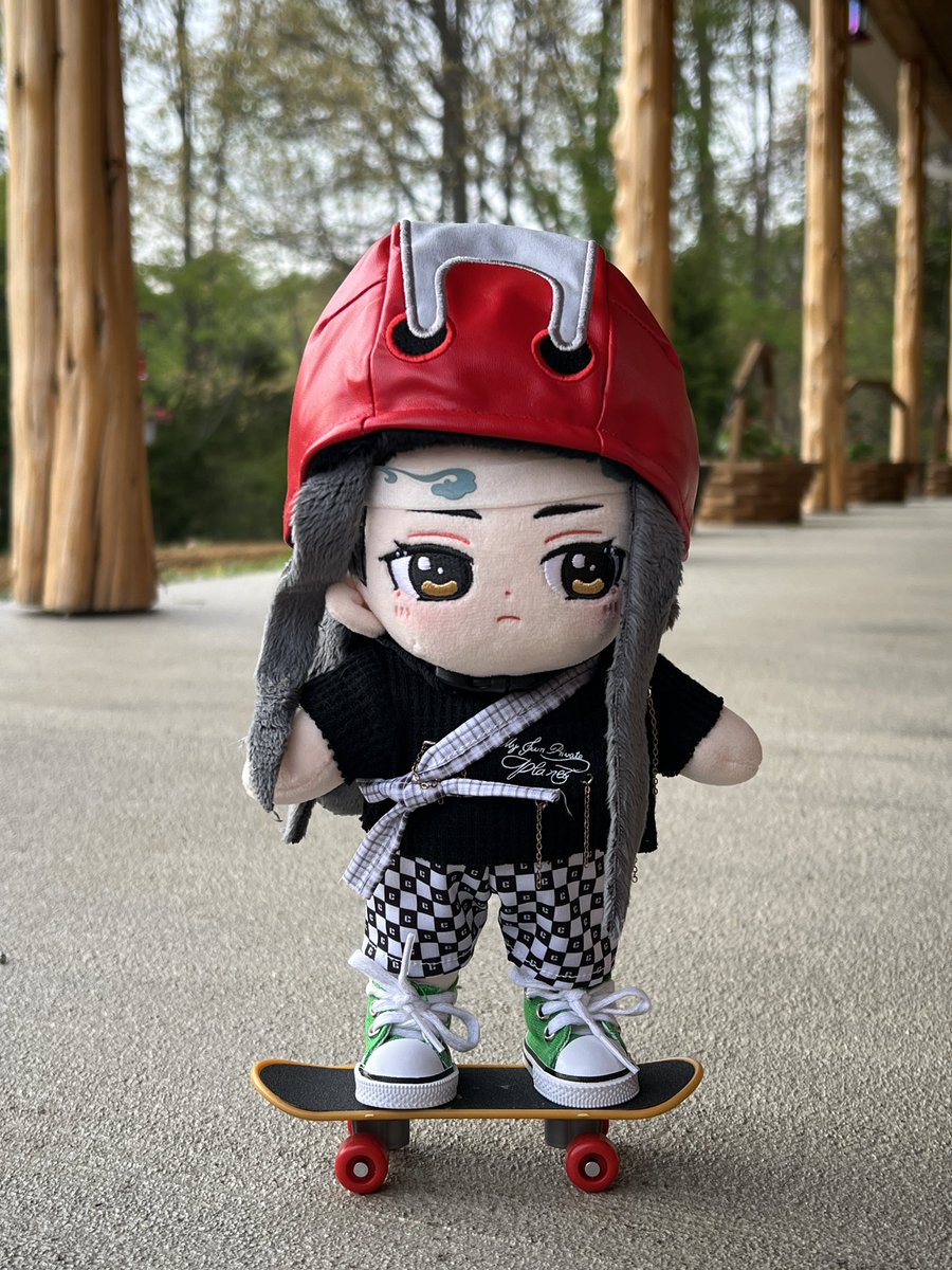 Hey guys, want to skateboards 🛹 #WangXian