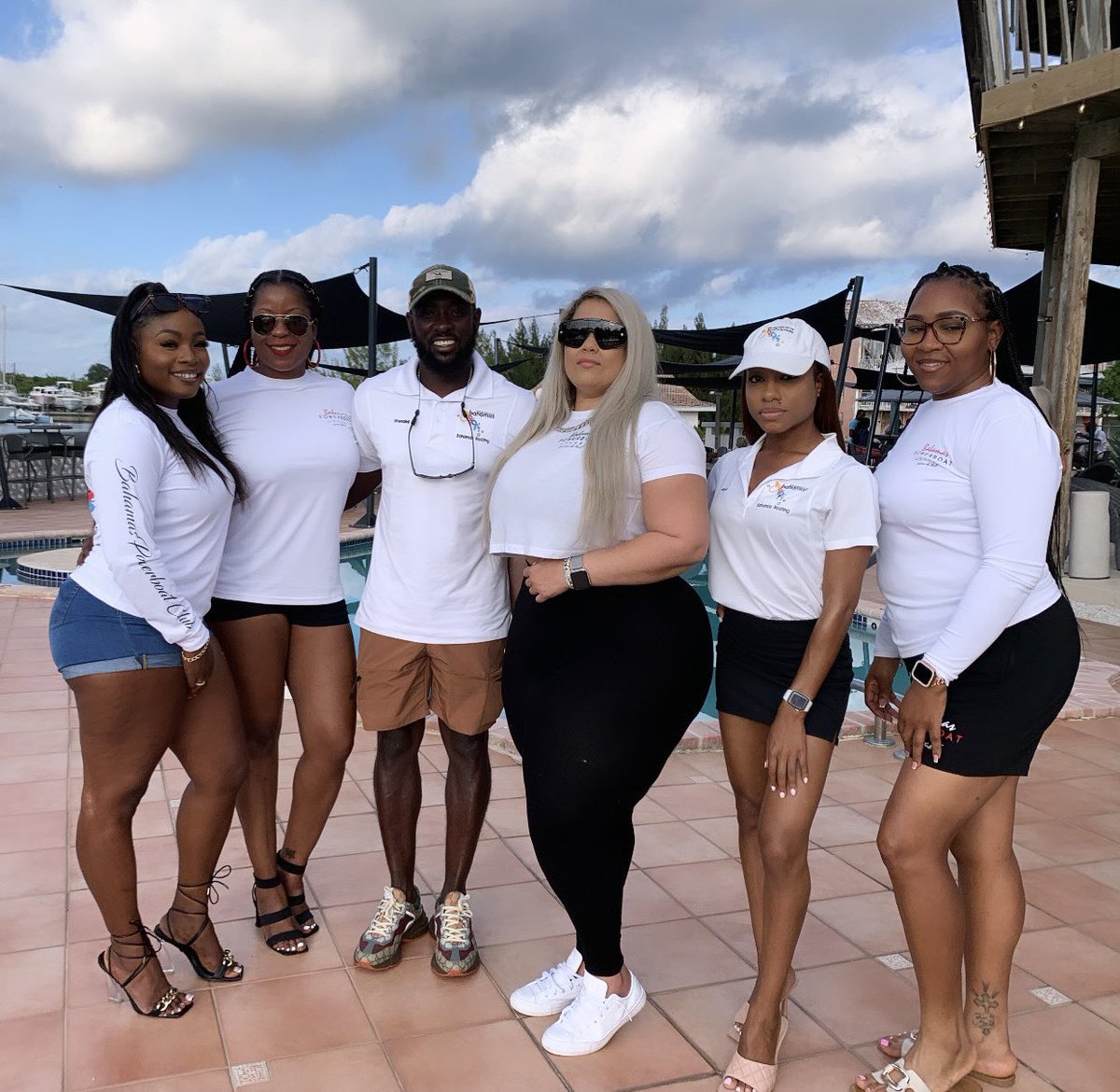 AnyaAHanna's tweet photo. Bahamas Powerboat Race + MOTIA π€π¨
.
.
.
#BahamasTourism #TheBahamas #HappyHour #BoatRace #Explore #BahamasBoating #ThingsToDo https://t.co/bM3kTGtUJu