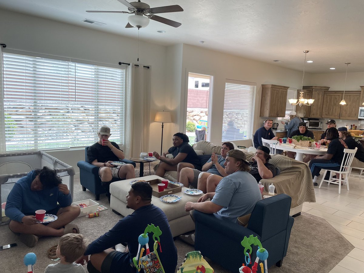 CoachDKeller's tweet photo. And that’s a wrap on spring ball. So appreciative of this group and all the hard work they have put in! https://t.co/n3oEnN17yf