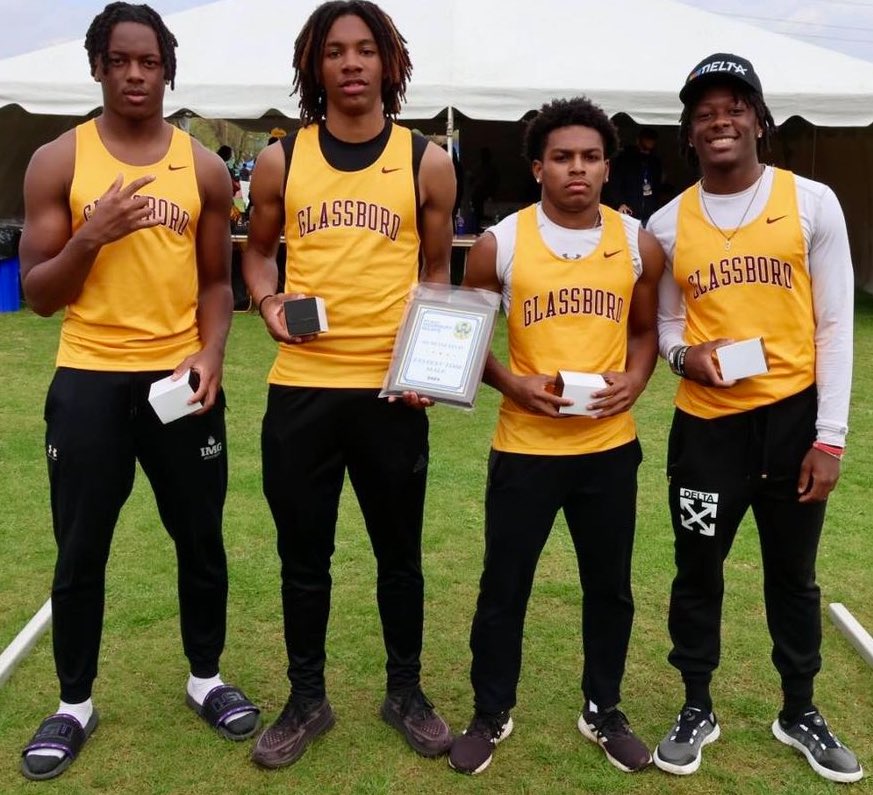 Congrats to these 4 young men for Running the fastest 4 x 200 time today out of every school there at 130.04!! Great job it was well earned!🐶😤 @XavierSabb @AmariSabb @CartrellMoore @sheemyy_ @GlassboroHighfb