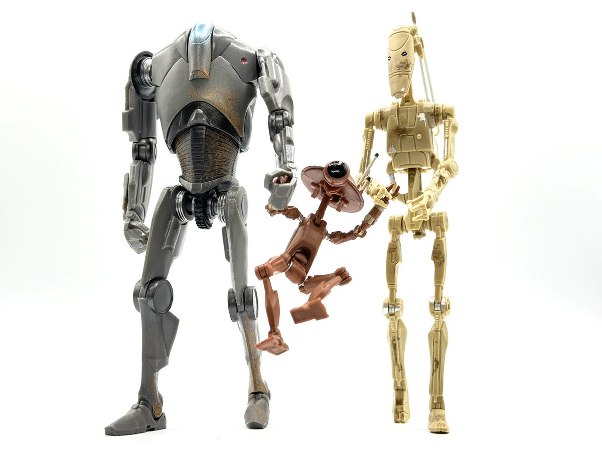 Just a fun family outing. #StarWarsTheBlackSeries #AttackoftheClones #SuperBattleDroid #BattleDroid #PitDroid