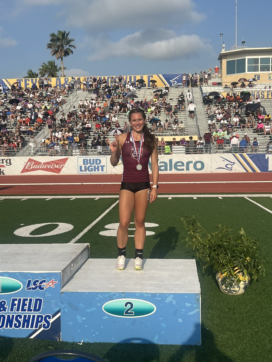 <a href="/kendall_fallon_/">Kendall Fallon</a> finishes second and sets a new school record in one of the best races ever! 300h state qualifier! #TrackIsFun #BTP