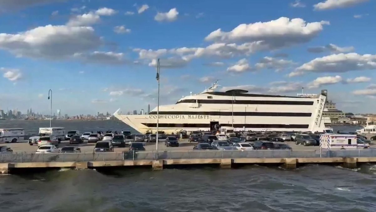 Multiple people were injured on a boat docked at the Brooklyn Army Terminal this afternoon. At least five people have been confirmed to have suffered injuries. A 32-year-old male was stabbed in his torso, and another 40-year-old man was stabbed in the torso multiple times. An