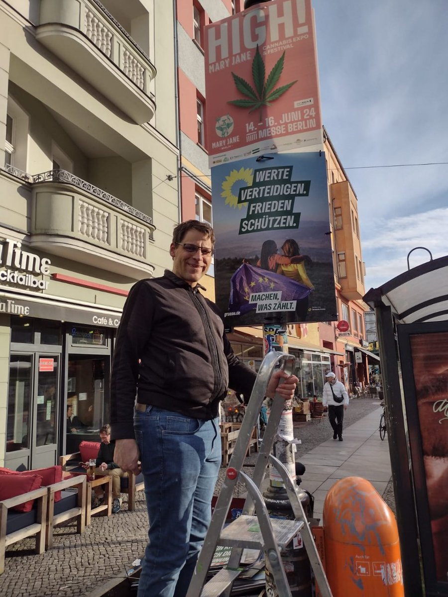 So, plakatiert!  (Nicht das blöde Hanf-Plakat.)

Werte verteidigen, Frieden schützen. #MachenWasZählt