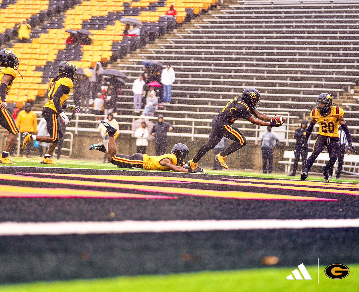 Jaden Handy muscled his way into the end zone in today’s Black & Gold game💪 📸: Aniyah Rivers #GramFam | #ThisIsTheG🐯