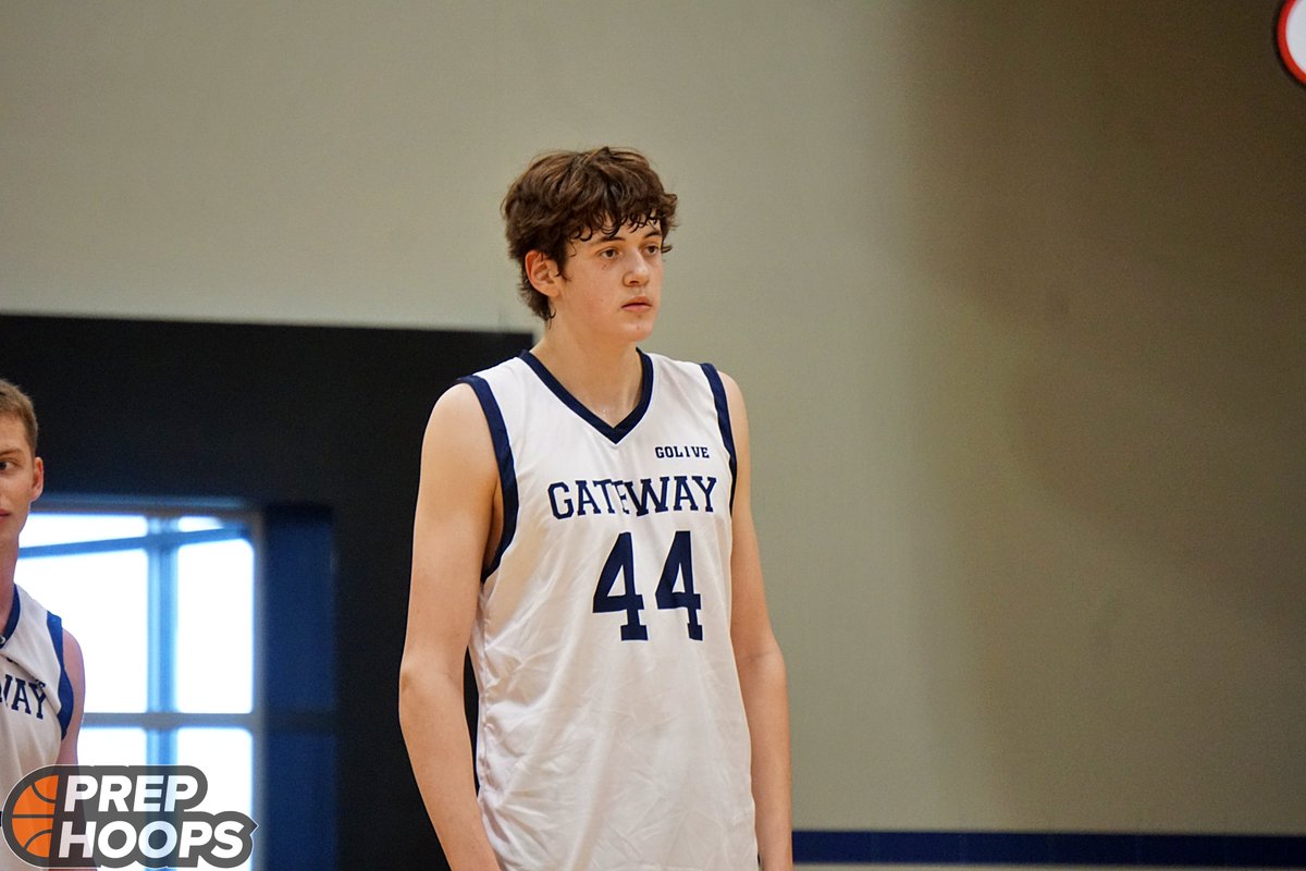 .@GatewayBBall 17U has got a monster in the post. Listed at 6'8 this kid is what you want from a big man. he grabs a ton of rebounds. He is always contesting opponents' shots when they drive and blocking a lot of them. He moves well and even has a pretty jumper. #PHTheStage