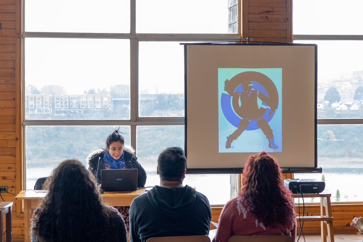 Hoy en la Biblioteca Municipal de Castro se realizó "Letras en Movimiento" 
 organizado por MICA y la Ruta Expansión 2024 de #chiloecuerposenlluvia. Financiado por el Programa Fomento y Desarrollo de Ecosistemas Creativos 2023, este evento reúne a diversos actores culturales.