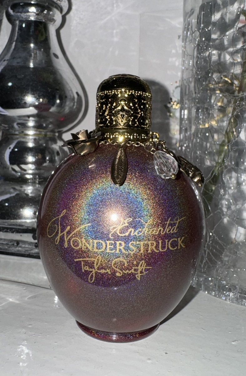 Now this is what I call a peace of history 🫣 it’s so hard to get but finally I own a <a href="/taylorswift13/">Taylor Swift</a> wonderstruck perfume 😭😭 #Swifties ready for the #erastour ❤️