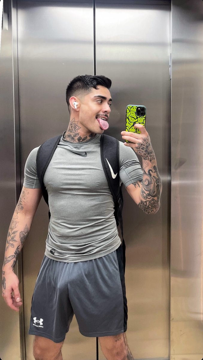 Christi35316648's tweet photo. 👀
#nickbolt #bulge https://t.co/6Qz4xkUZ9V