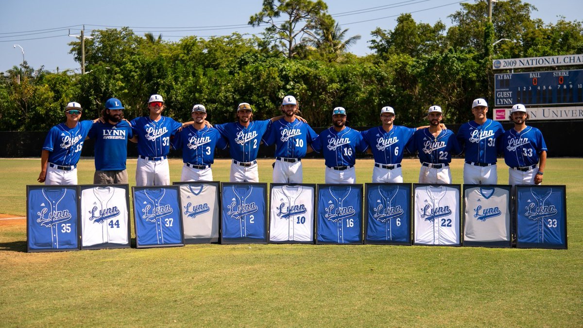 Baseball honors 11 on Senior Day ow.ly/Gq4F50Rktuf #FightingKnights