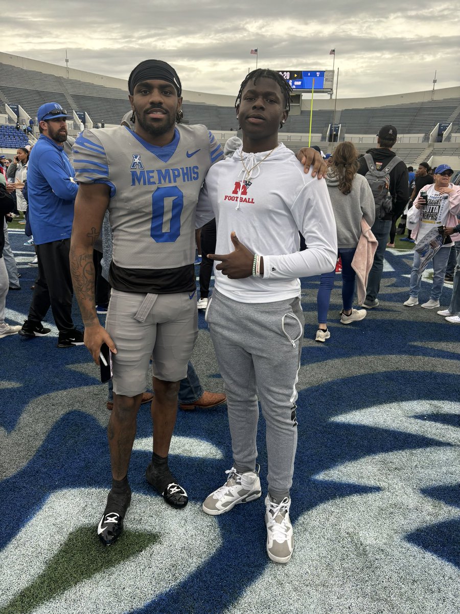 Had a great time watching @MemphisFB spring game 🎬 Met some great players and heard pleasure advices to the game ‼️ Spring game was phenomenal and hope to be back soon..! @CoachLeeMarks @reggiehoward @tcramsey19 @duneganjace @JGonzalesJr10 @LanceClark3 @CoachVert @EarlGill10