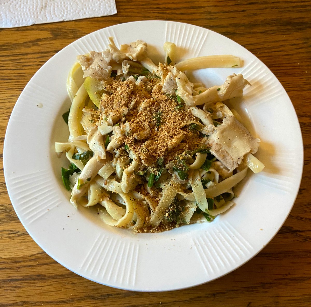 Pasta with clam sauce (0yster mushrooms) Oh my this was amazing. I was transported to Nona’s Brooklyn kitchen. I can not express how good this was. For me, it's the ultimate comfort ford. #GoVegan 🌱☯️🍄‍🟫