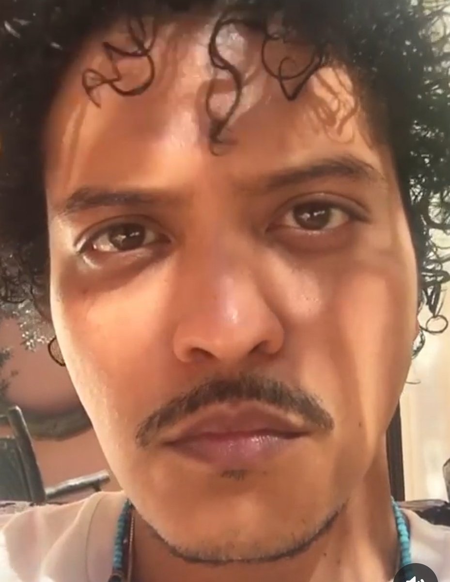 _Bugdale's tweet photo. Bigodinho safado #SelfieForMars
#HooliganStreamParty
#LOOH #UF https://t.co/fLxrN0KMW4