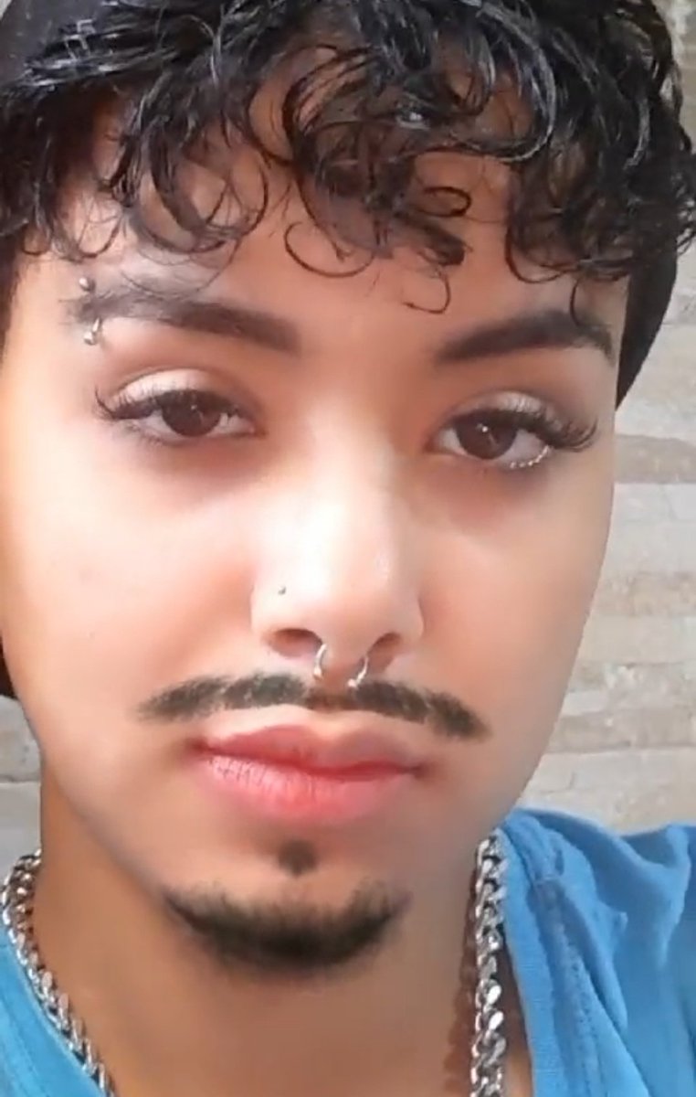 _Bugdale's tweet photo. Bigodinho safado #SelfieForMars
#HooliganStreamParty
#LOOH #UF https://t.co/fLxrN0KMW4