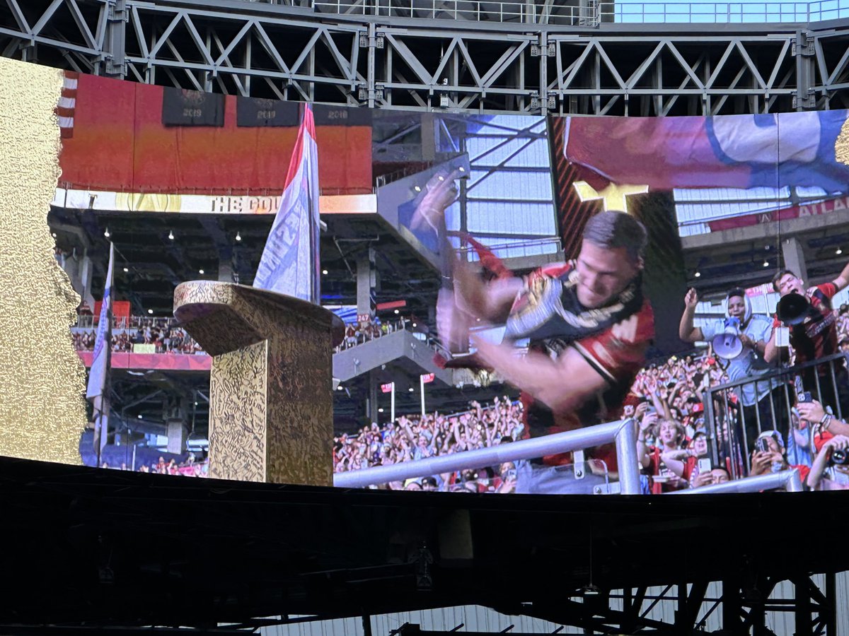 That’s my quarterback ⁦@KirkCousins8⁩ pounding the #ATLUTD spike at #MBS … with authority!!