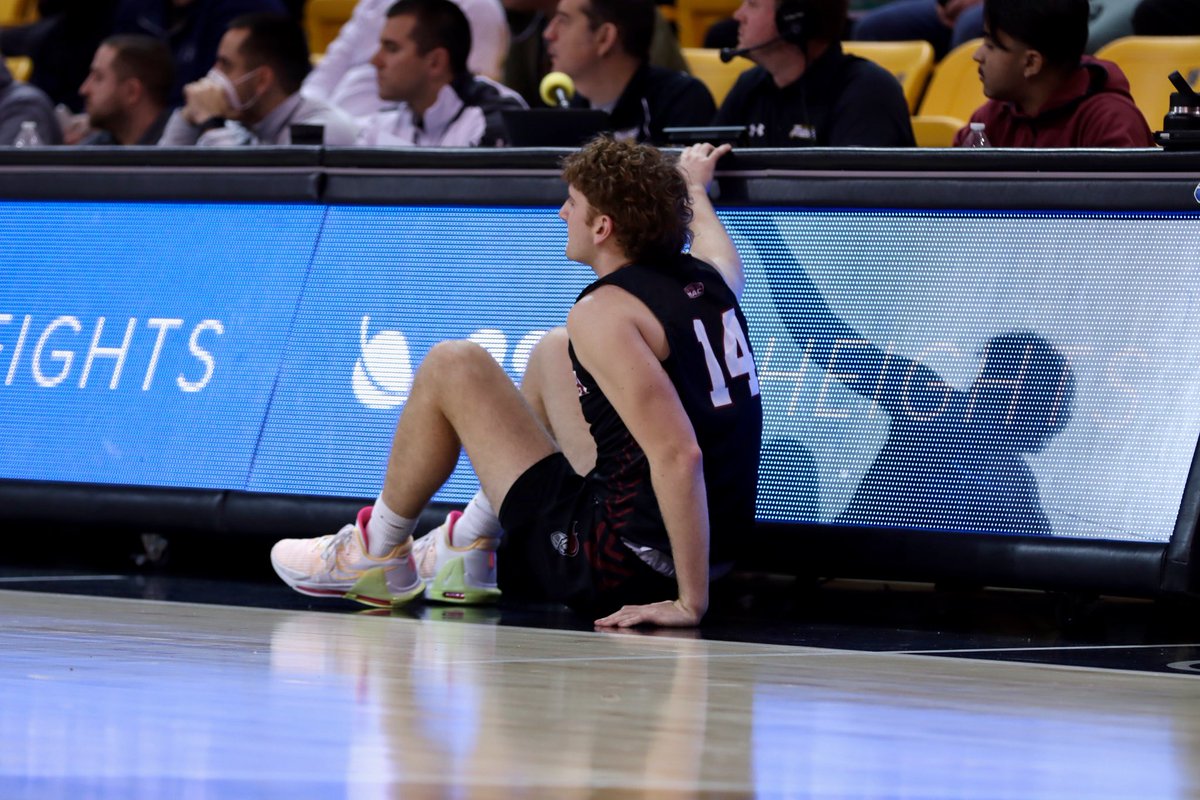 Happy birthday to freshman wing Aidan Melograna! ( <a href="/AMelograna/">Aidan Melograna</a> ) #KnightFamily