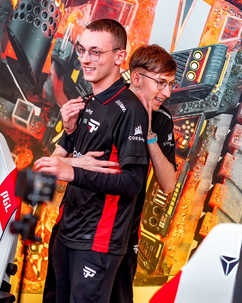 paiNGamingBR's tweet photo. SOMOS CAMPEÕES DO GET RIO 🇧🇷🔥

depois de uma série insana 2-1 vs. Imperial levantamos mais essa taça com o CS2, e o melhor, em casa!

parabéns @biguzera1, @nqzcs, @kauezcs, @luxcsgo_ e @nyezinfps pela resiliência e pelo desempenho!

#GOpaiN https://t.co/5Sj1O9Domz