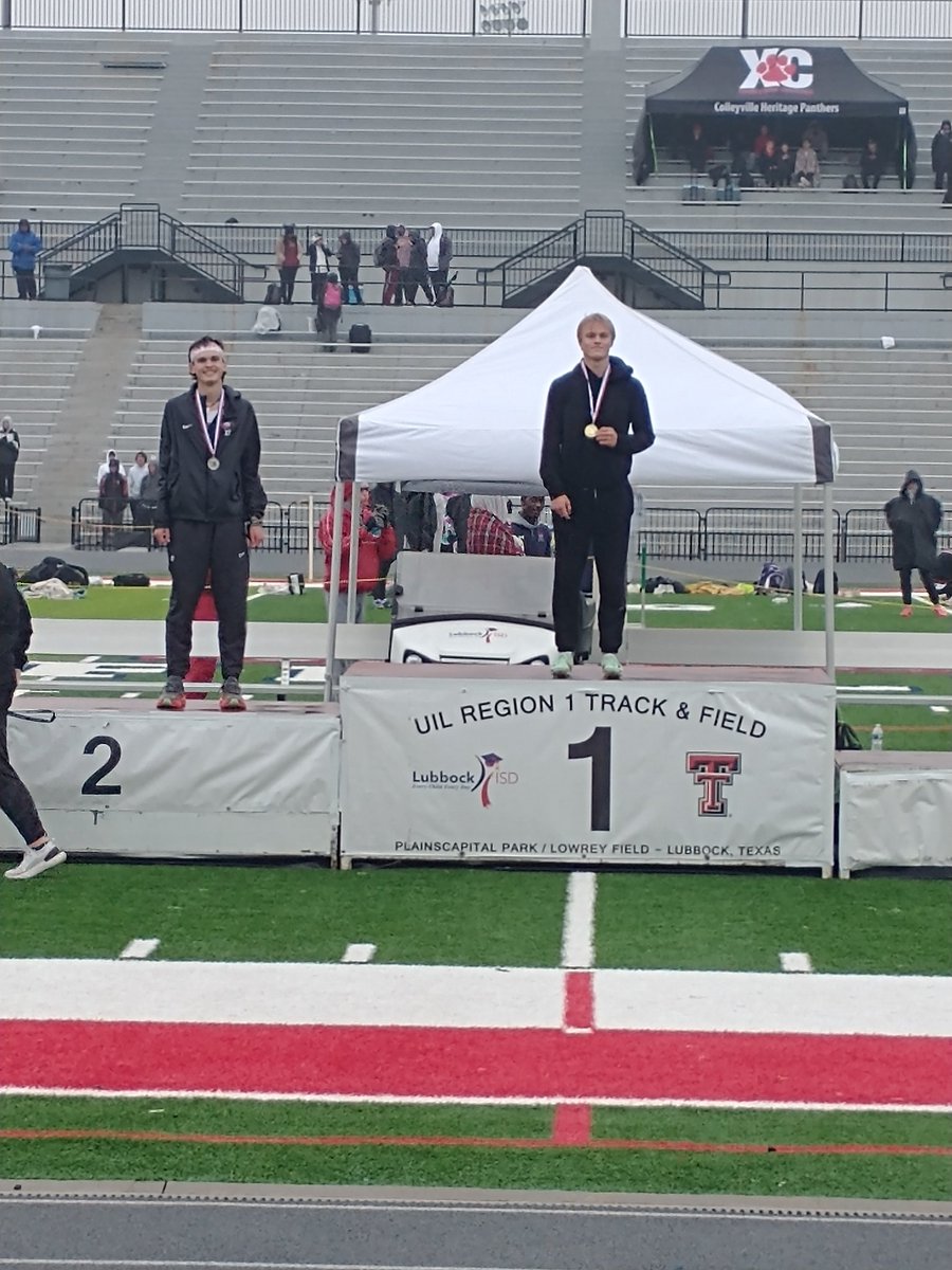 🥈for @TylerWestrom in the 1600! @BrianWoolums94 finished 5th at the Regional Championship in Lubbock!