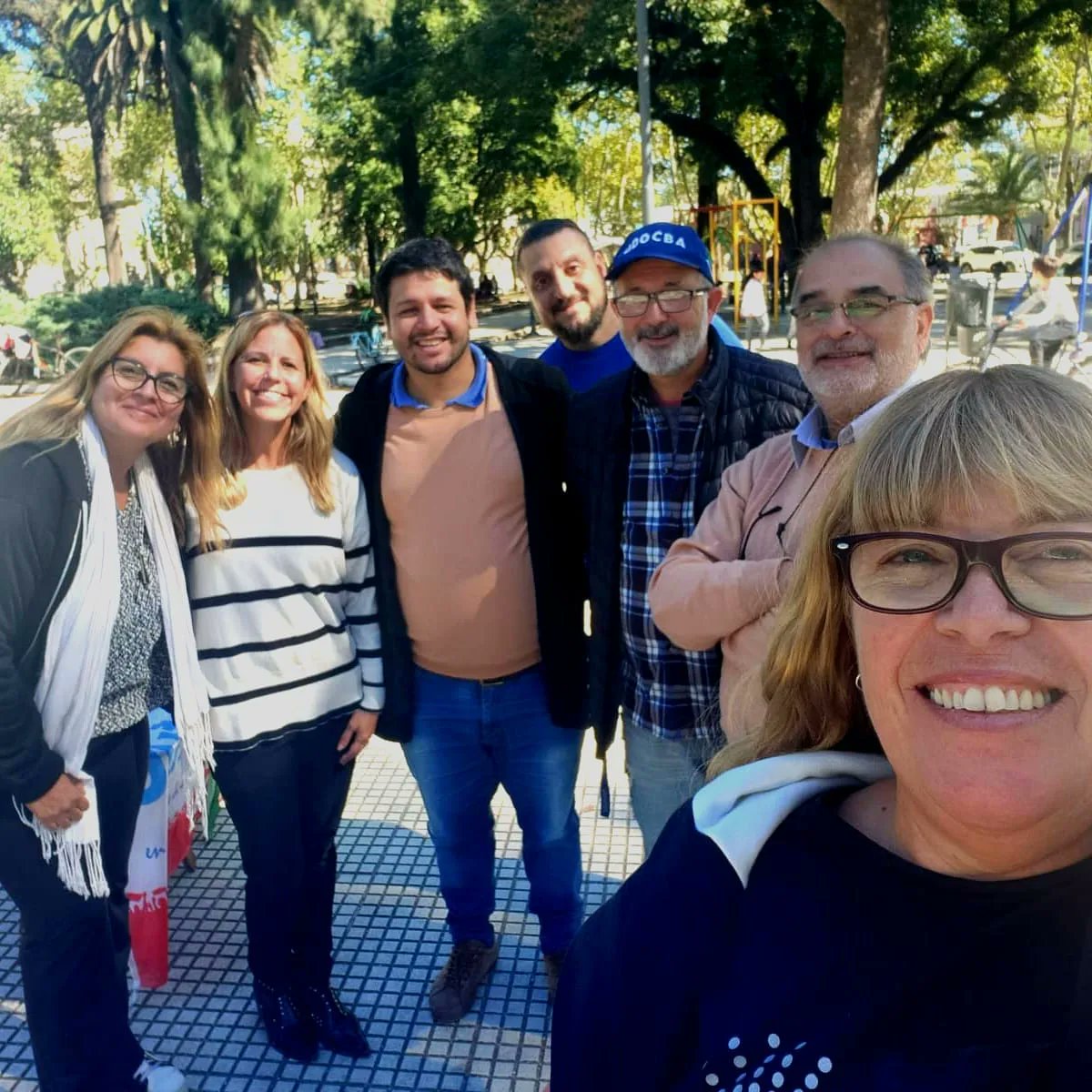 HebeLencina's tweet photo. Plaza M. Moreno 
San Vicente
Con las y los compañeros docentes de #SUTEBA y #UDOCBA en su incansable trabajo de recolección de firmas en todo el distrito para defender el presente y futuro.

@nico_mantegazza 
@Sabbatella 
@Kicillofok https://t.co/u89a2bNKBQ