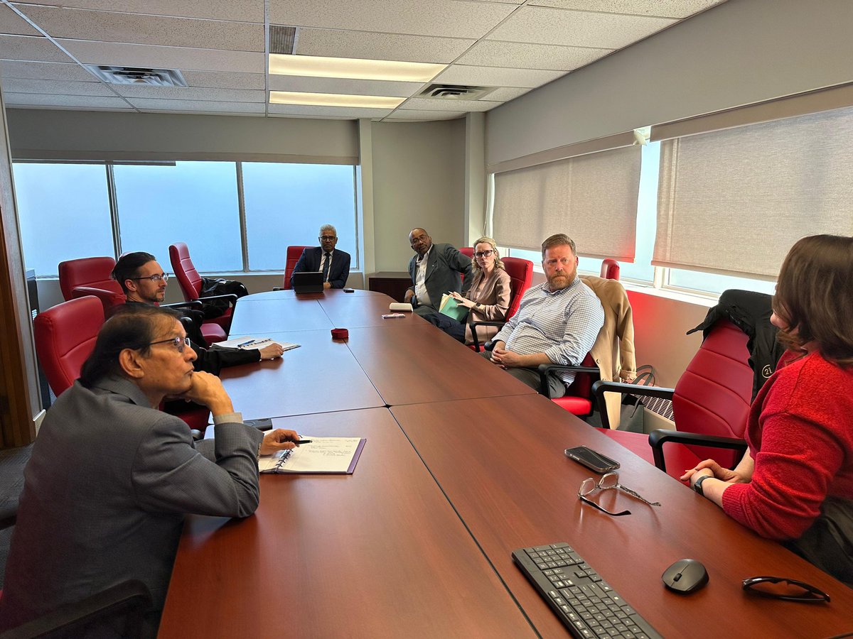 Consul General @ManishGIfs had a discussion with President of NWT Chamber of Commerce Newton Gray & Yellowknife Chamber President Adrian Bell in #Yellowknife. Opportunities for cooperation in mining, innovation, tourism, skilled manpower mobility were discussed. @HCI_Ottawa