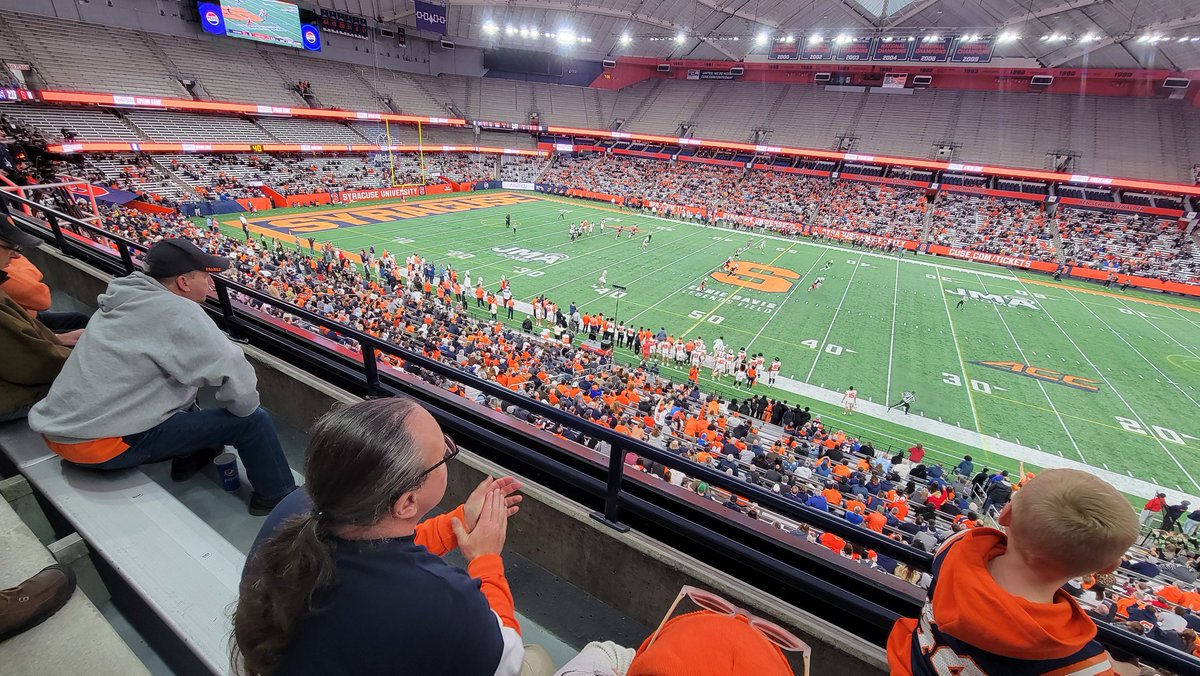 Record crowd for a @CuseFootball spring game in the Dome! #SyracuseU 🏈🍊