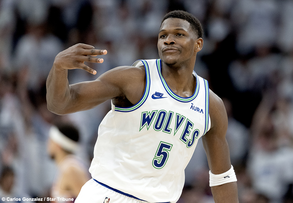 Minnesota Timberwolves beat the Phoenix Suns 120-95 in the opening game at Target Center on Saturday. Anthony Edwards led the #Twolves with 33 points. Story by @ChristopherHine startribune.com/timberwolves-s…