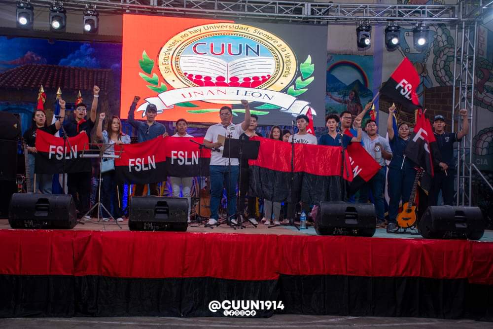 Homenaje Revolucionario, a nuestro Héroe de la Paz Cristhiam Emilio Cadenas, en la histórica cancha 23 de Julio de 1923, justo enfrente al sitio en donde cayo nuestro hermano.
#LeonRevolucion
#CristhiamHéroeDeLaPaz