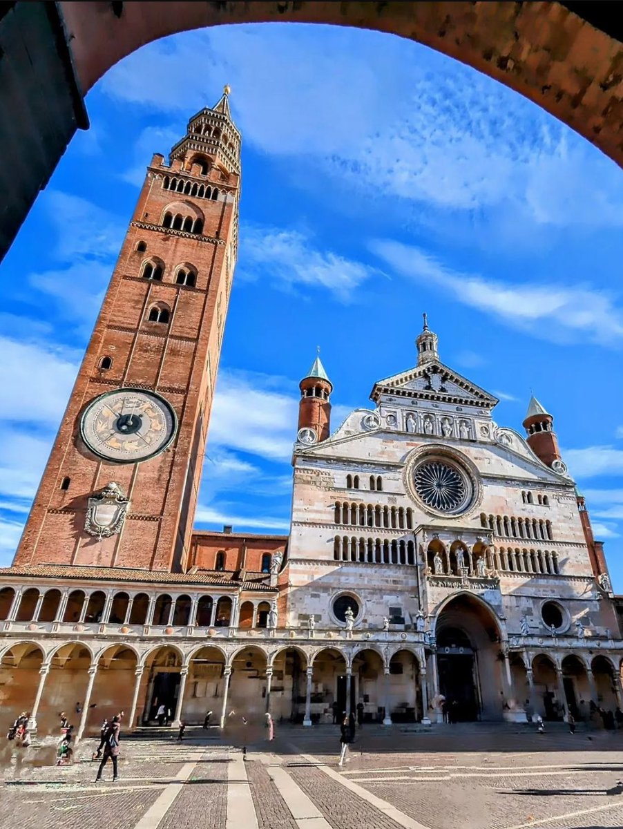How can I not share this absolute Italian gem 💎, little known but of absolute beauty and value. 

Thank you @latinedisce for mentioning 📍Cremona - Italy 🇮🇹 and its amazing clock.