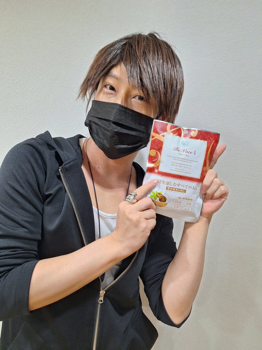 satonakayuzu's tweet photo. おはようございます☀️

ラディウスの五十嵐さん(@yuki_igarasi75)方に #リヴォーチェ お渡し出来ました～🍬

たくさんインプットもさせて頂いたので、今日からはアウトプット頑張るよ💪✨️ https://t.co/hptPU7DCOy