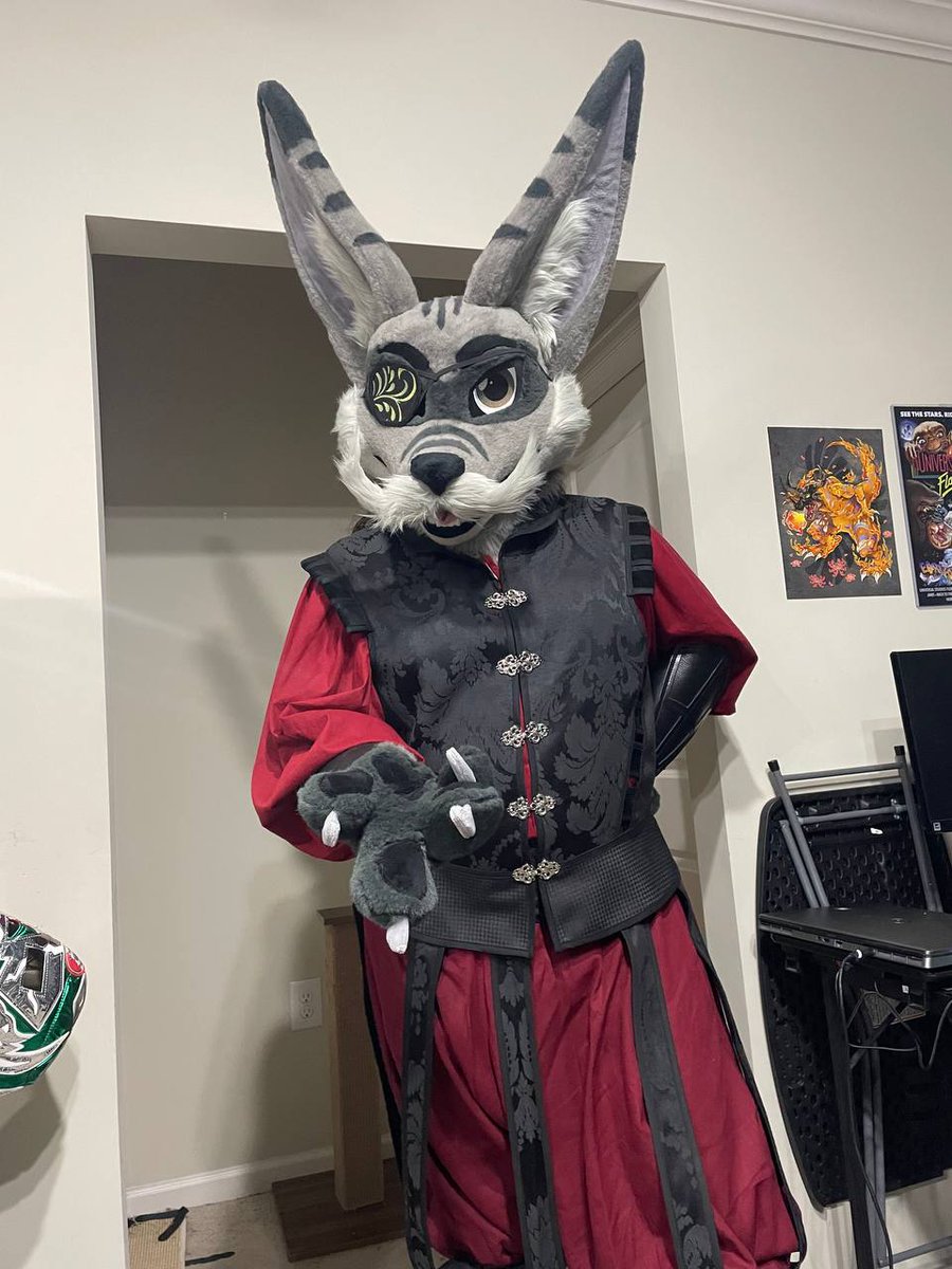 I MISSED #FURSUITFRIDAY BUT LOOK WHAT I JUDT GOT. Fll costume done! All I need now are some fancy boots and I am fwa ready